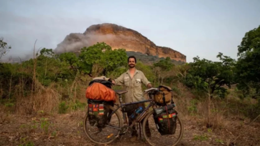 Un argentino que recorría África en bicicleta murió atropellado
