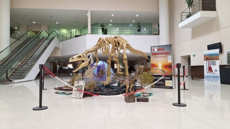 “Dinos en la Legis”: un viaje al cretácico, sin escalas- “Dinos en la Legis”: un viaje al cretácico, sin escalas