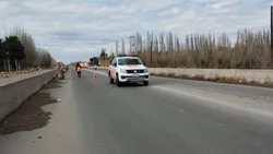 Levantaron el corte en la Ruta 22 tras retirar el camión que volcó