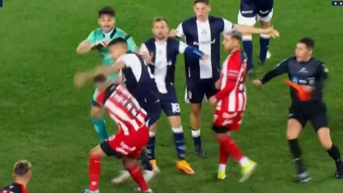 Piñas en la Copa Argentina: Barracas perdió con Gimnasia y se desató una batalla