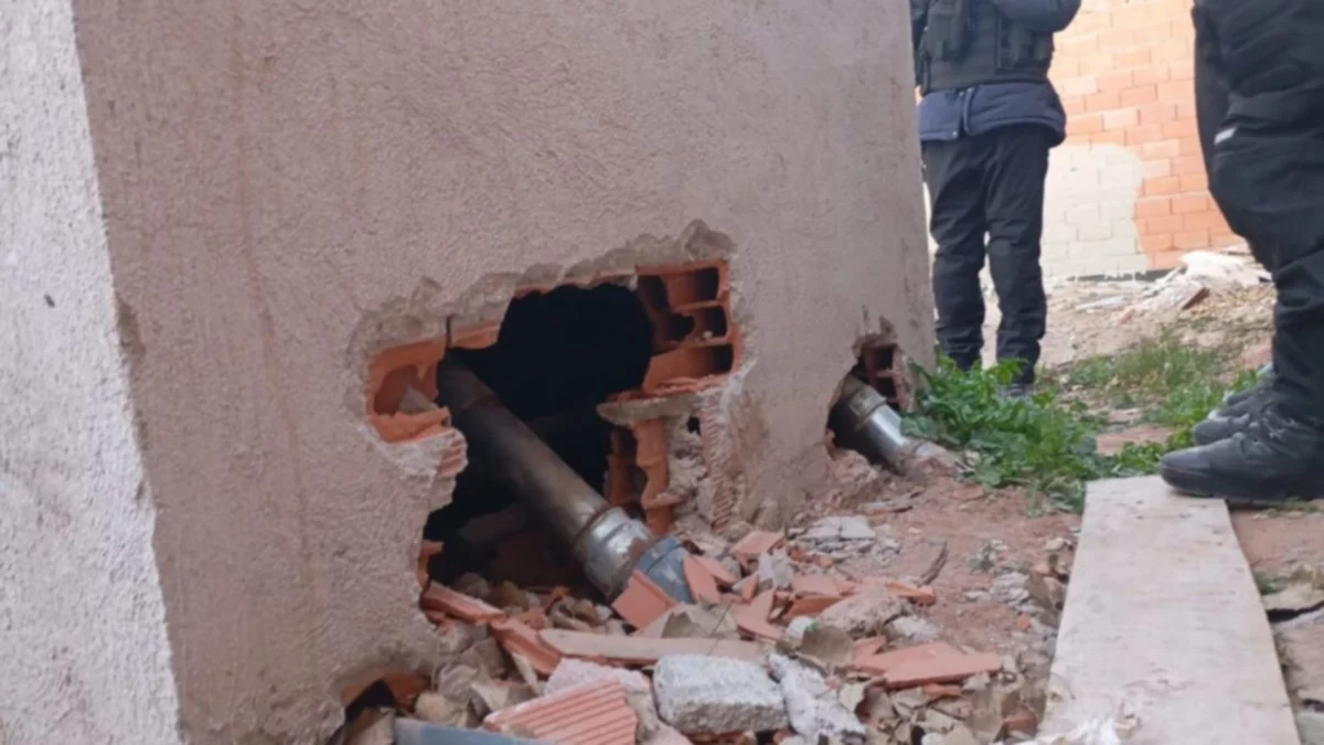 Sigue el vandalismo en Centenario: intentaron robar bombas de agua