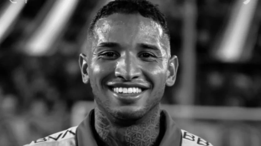 Dolor en el fútbol: murió el jugador de Nacional que se desplomó en pleno partido