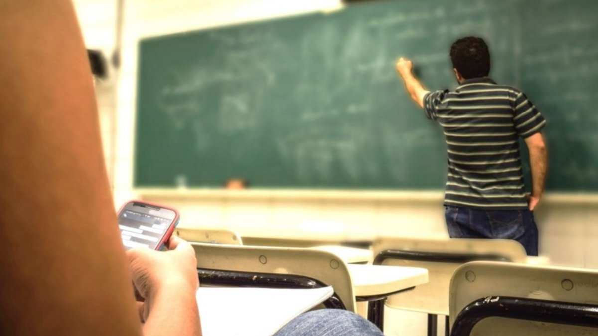 Cayó el ausentismo por certificados de trabajadores en las escuelas de Neuquén