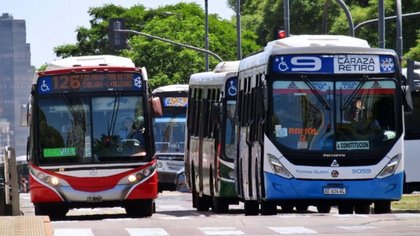 El Gobierno le cede 31 líneas de colectivos a CABA