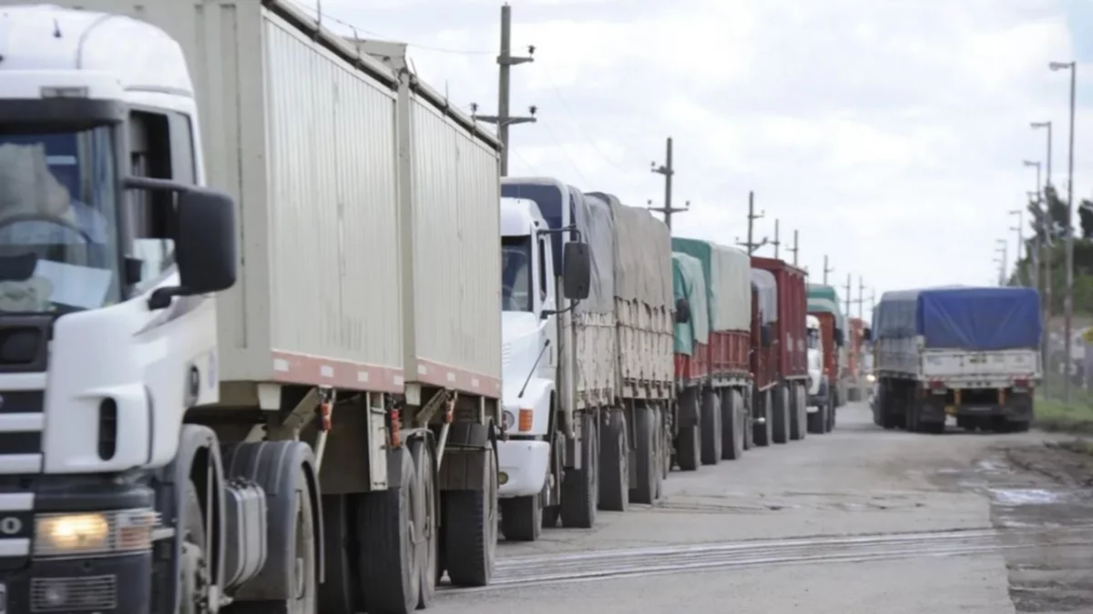 Camioneros tendrán aumento salarial en línea con el gobierno