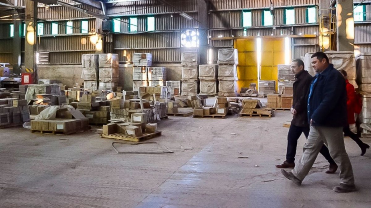 El Gobierno ayudó a la cooperativa de Cerámica Neuquén