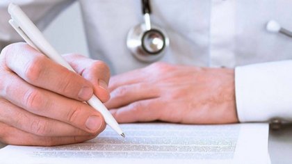 Investigan a cuatro médicos por emitir certificados truchos a docentes y estatales