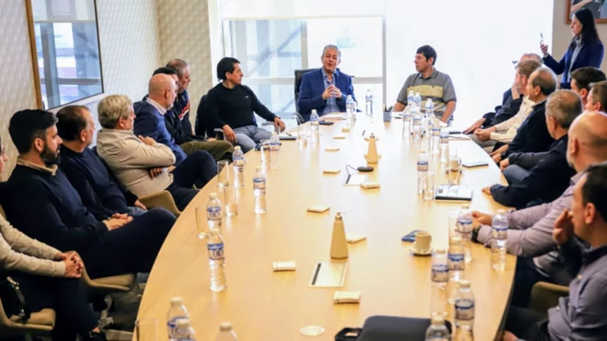 Figueroa se reunió con empresas y sindicato con el foco en Vaca Muerta