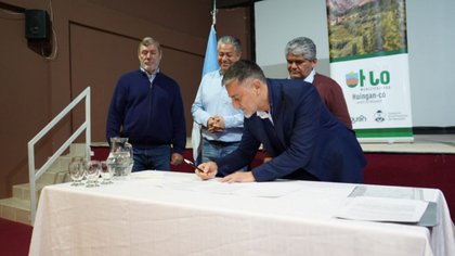 Huinganco y Andacollo firmaron un acuerdo histórico
