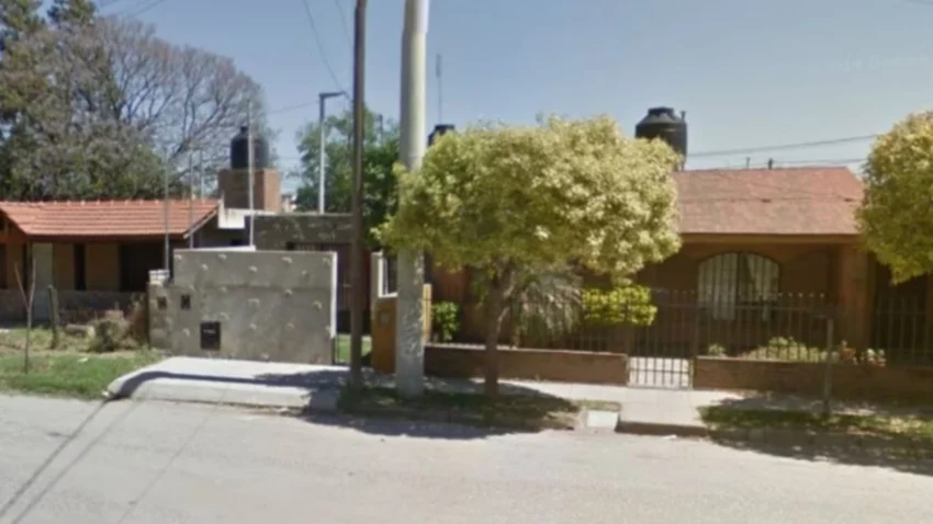 Una mujer vivía junto a los cadáveres de sus hermanos en su casa