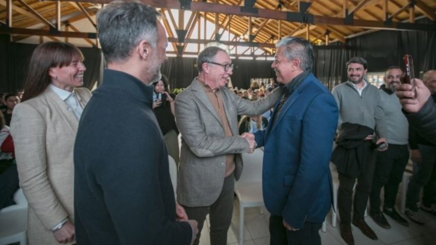 Con Rubén Magnano, se presentó un plan de fortalecimiento de clubes neuquinos