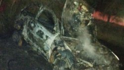 Ruta 7: un policía despistó, chocó contra un pino y se le prendió fuego el auto