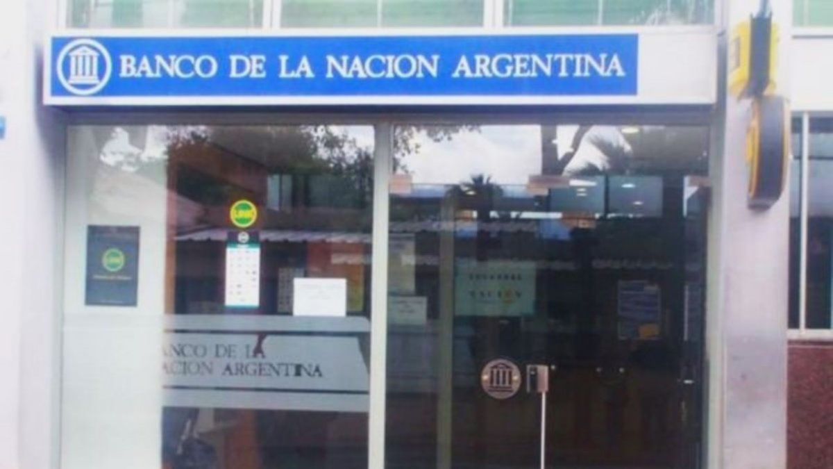 Indignación en Río Negro porque le negaron la entrada al baño a un jubilado en un banco