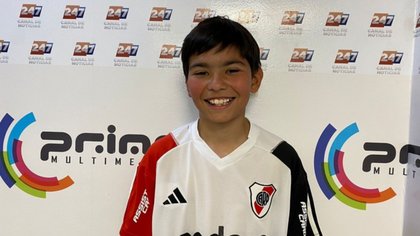 El nene de Neuquén que vende budines para ser como Dibu Martínez