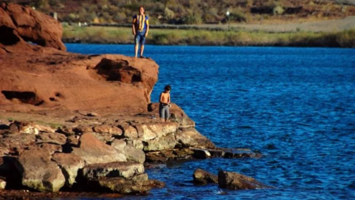 Quién era el pescador que murió al caerse de un acantilado en El Chocón