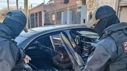 Allanaron una vivienda en Neuquén y encontraron tres vehículos robados