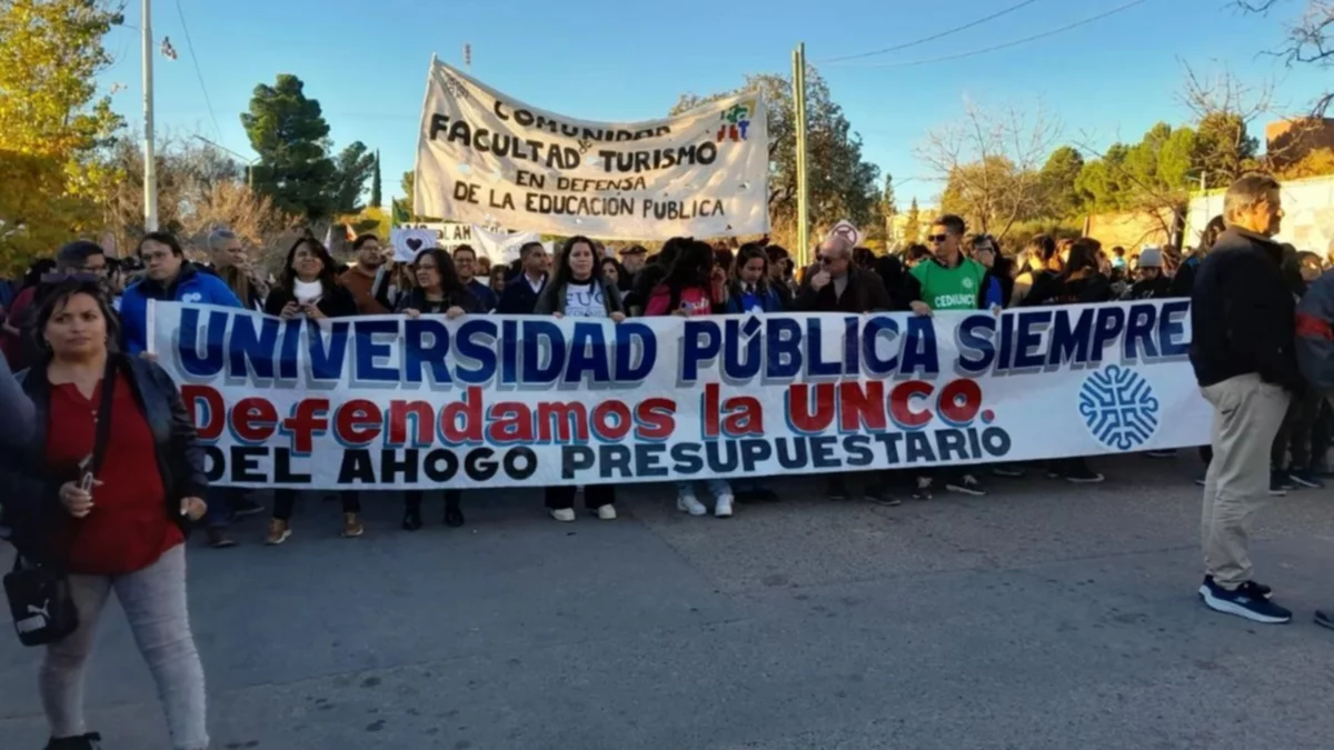 Se debate el presupuesto universitario con paros en Neuquén y Río Negro