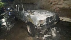 Investigan el incendio de una camioneta en Centenario