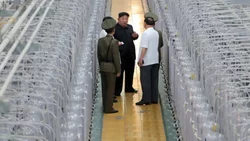 Kim mostró instalaciones enriquecedoras de uranio