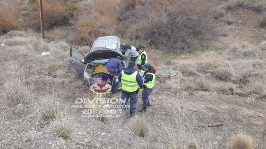Recorrió 80 metros fuera de la banquina y volcó