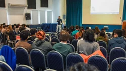 Realizan cursos para que estudiantes aprendan programación
