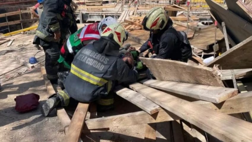 Accidente en una obra: se desplomó una estructura y dos obreros cayeron