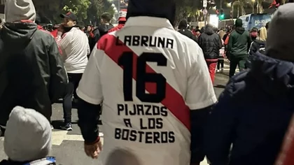 Hincha de River fue sancionado por una camiseta con un insulto a Boca