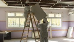 Figueroa afirmó que Neuquén necesita construir 40 escuelas