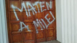 "Maten a Milei": las pintadas que aparecieron en un municipio del Alto Valle