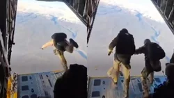 Una brigada especial del Ejército saltó desde un avión Hércules en Neuquén
