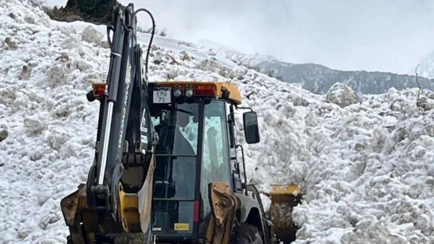 Tras la avalancha, el camino está habilitado solo para emergencias
