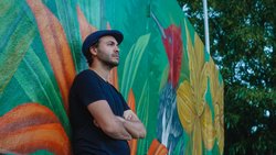 El artista de la Patagonia que conecta arte y cultura en una serie documental
