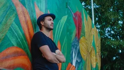 El artista de la Patagonia que conecta arte y cultura en una serie documental