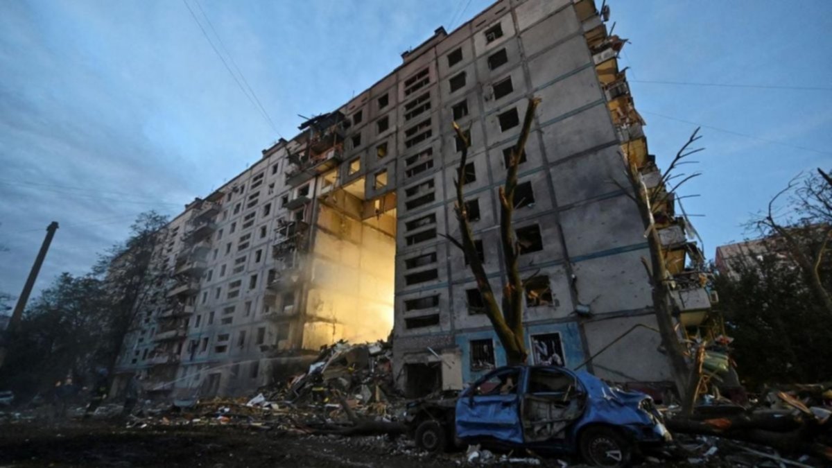 Ataque ruso sobre Zaporiyia: 16 heridos y y decenas de casas destruídas