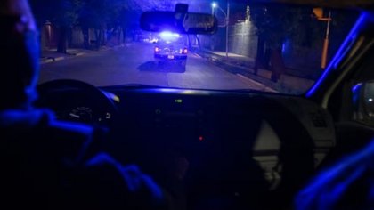 Conductor borracho chocó contra dos móviles policiales