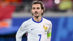 Otra figura francesa anunció su retiro de la Selección y le apuntan a Mbappé