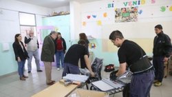 Como resarcimiento, realizan una donación a la Escuela 207