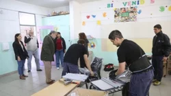 Como resarcimiento, realizan una donación a la Escuela 207