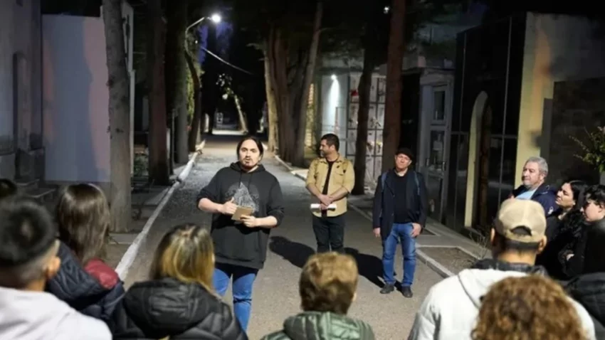 Una noche en el cementerio, la propuesta que tiene lista de espera