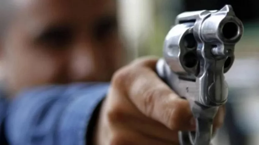 Tenía libertad condicional por homicidio e irá juicio por disparar contra dos personas