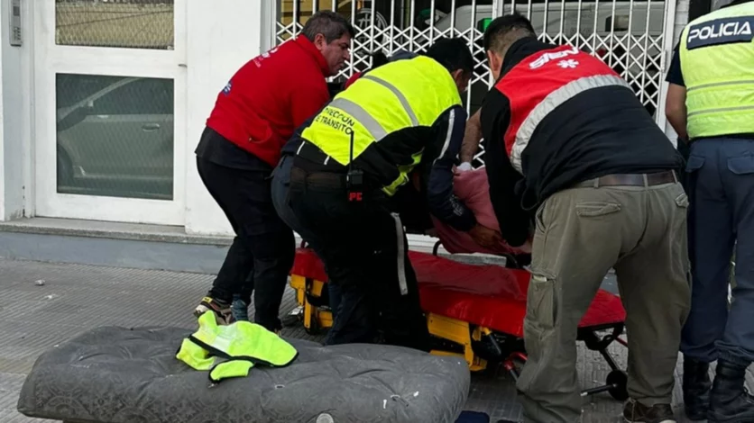 Un obrero se cayó de 4 metros de altura en pleno centro de Neuquén