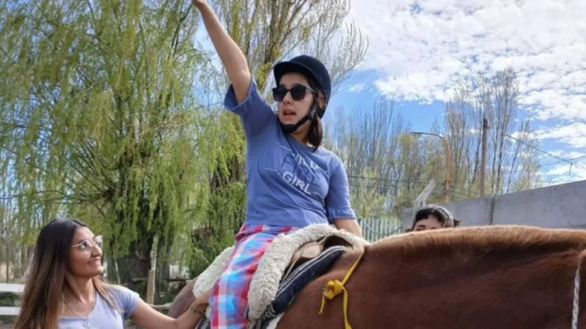 Alma, “Torito” y un mundo de amor en la equinoterapia de Zapala