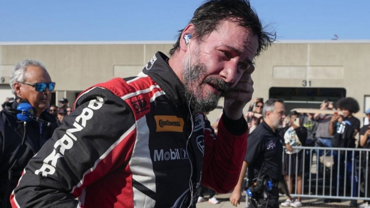 Keanu Reeves sorprendió en su debut como piloto de carreras profesional: cómo le fue