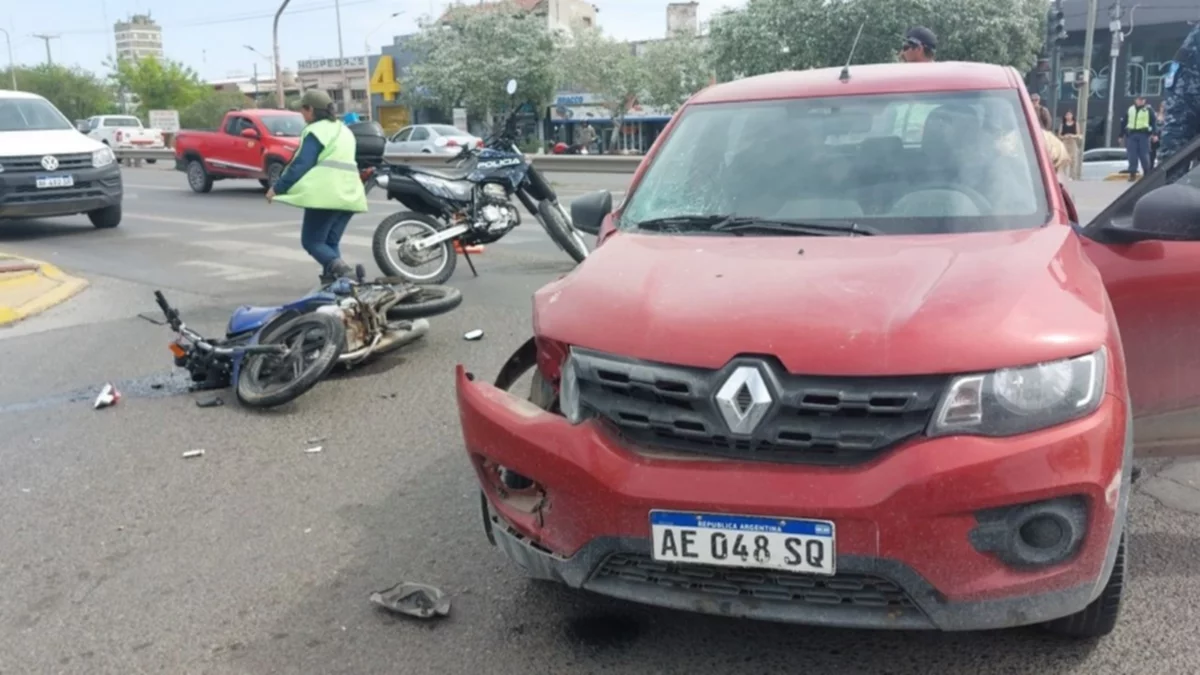 Un motociclista herido tras un choque en la avenida Mosconi