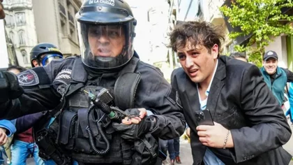 Video: agredieron a un militante libertario cerca del Congreso tras el veto
