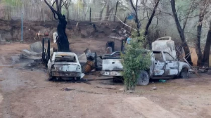 Incendio destruyó una casa y dos autos: la familia perdió todo