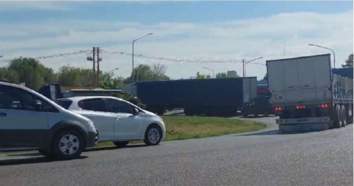 Tránsito colapsado en la intersección de las rutas 22 y 151 ¿qué ocurrió?