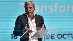 Luis Caputo criticó a la oposición y llamó “delincuente” al kirchnerismo