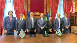 Rolando Figueroa vuelve de Madrid con un crédito para obras de desarrollo