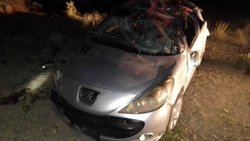 Susto en la Ruta Nacional 237 en Neuquén: un auto despistó y volcó